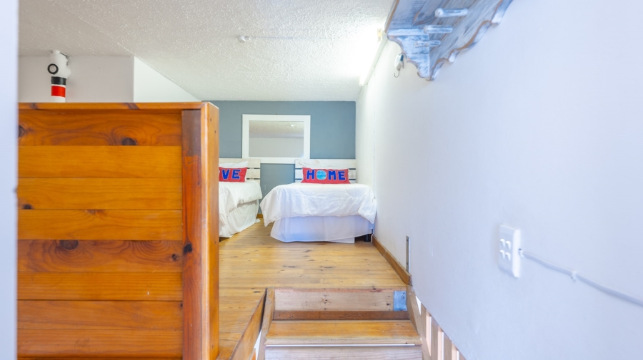 To Let 5 Bedroom Property for Rent in Struisbaai Western Cape